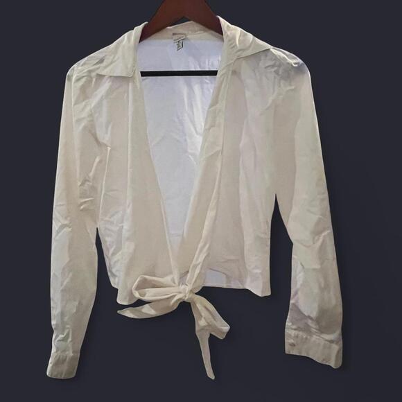 White Vintage Anne Klein Blouse with Tie Detail in Front. Size 8 - Picture 3 of 4